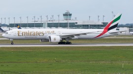 Reg. A6-EPA Boeing 777-300ER Emirats Arabes Emirates Benfica Lisbonne 
