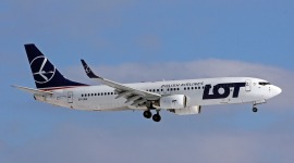 SP-LWA WITH STAND JFOX JF7378031 1/200 BOEING 737-89P LOT POLISH AIRLINES REG