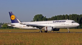 Lufthansa D-AIZW (Airbus A320 - MSN 5694)
